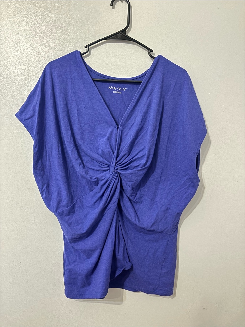 Ava & Viv blue/purple V-neck top with a front twist detail 1X